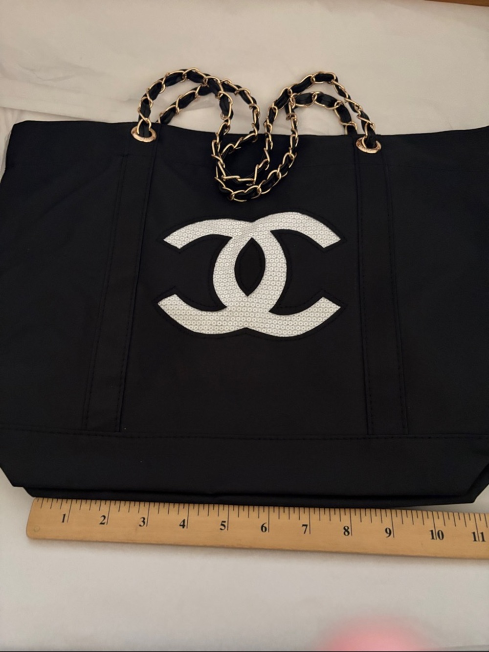 CHANEL VIP Tote Bag - Picture 5 of 8